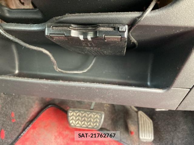 Toyota VITZ 2009-11 8629585-15