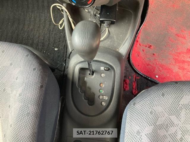 Toyota VITZ 2009-11 8629585-17