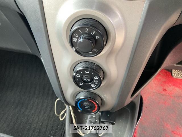 Toyota VITZ 2009-11 8629585-18