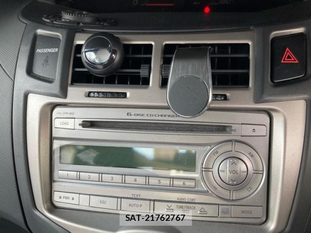Toyota VITZ 2009-11 8629585-19