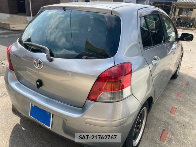 Toyota VITZ 2009-11 8629585-1