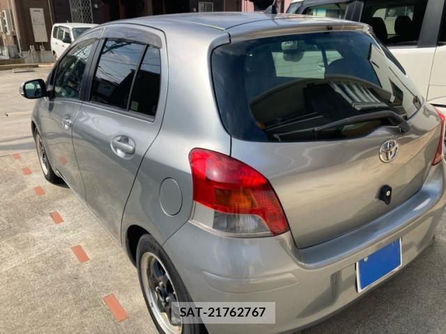 Toyota VITZ 2009-11 8629585-2