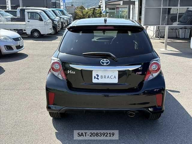 Toyota VITZ 2014-06 8629564-13