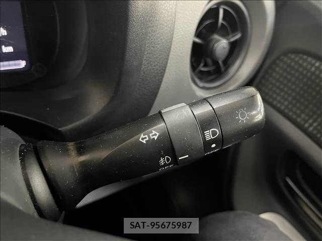 Toyota VITZ 2015-09 8629568-15