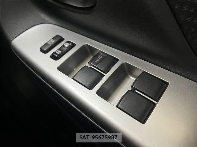 Toyota VITZ 2015-09 8629568-17