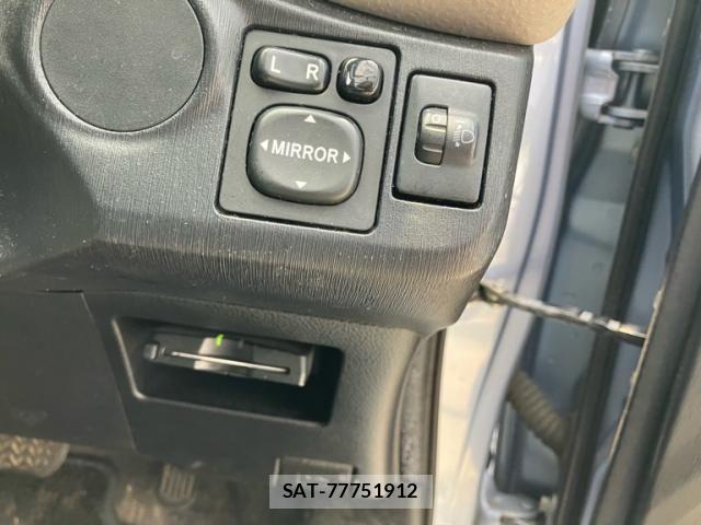 Toyota VITZ 2011-09 8629572-14