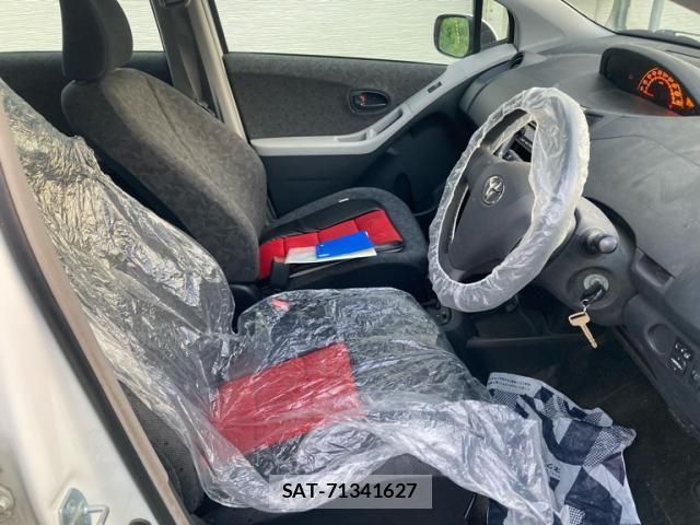 Toyota VITZ 2011-02 8667100-17