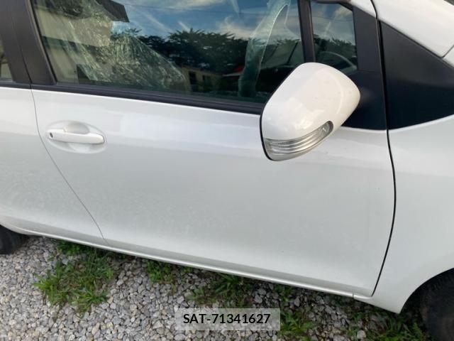 Toyota VITZ 2011-02 8667100-2
