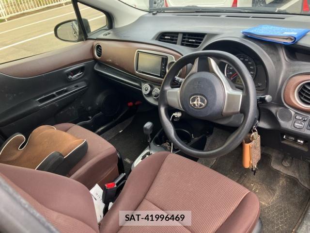 Toyota VITZ 2012-06 8662205-14