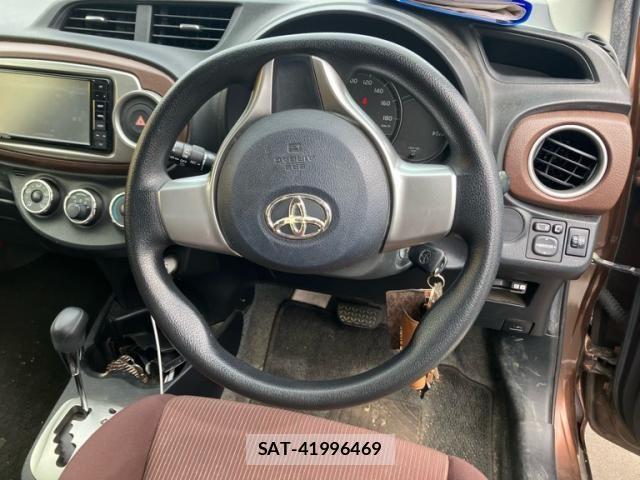Toyota VITZ 2012-06 8662205-17