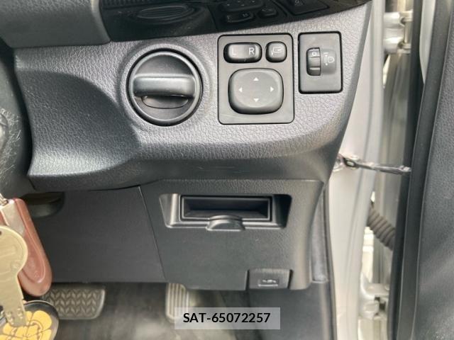 Toyota VITZ 2017-09 8662191-14