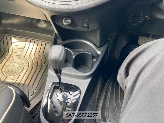 Toyota VITZ 2017-09 8662191-17