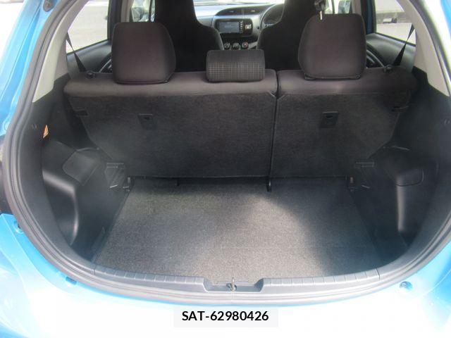 Toyota VITZ 2017-03 8662192-8