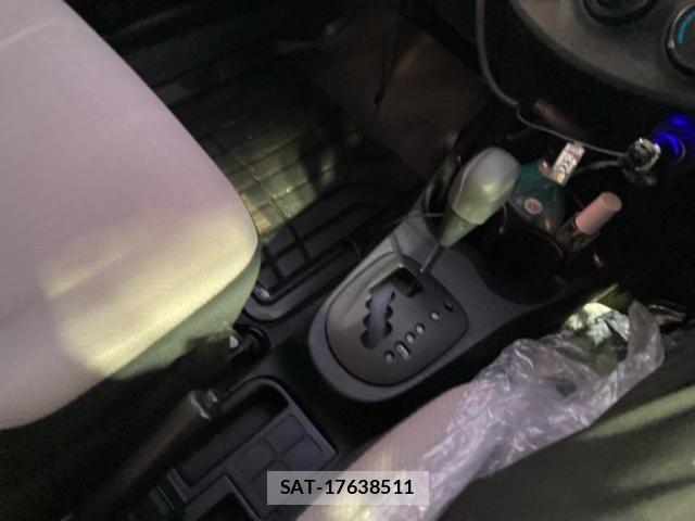 Toyota VITZ 2012-04 8667102-14