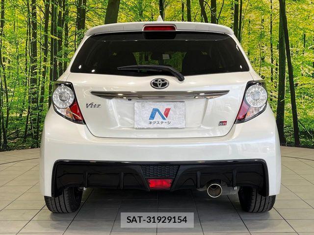 Toyota VITZ 2017-11 8667098-12