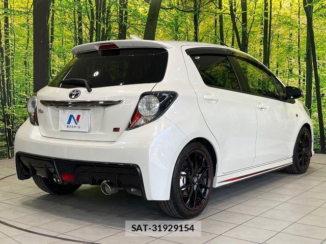 Toyota VITZ 2017-11 8667098-14