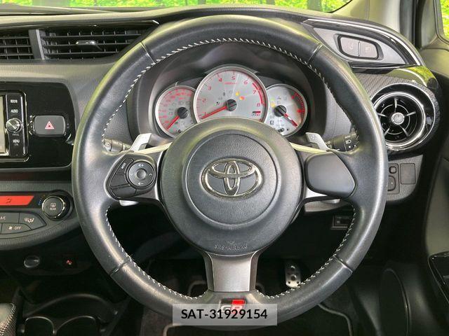 Toyota VITZ 2017-11 8667098-16