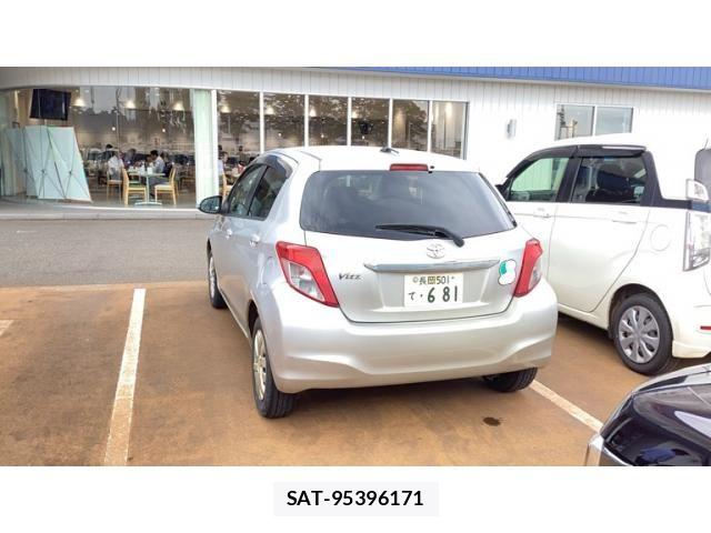 Toyota VITZ 2011-08 8662202-2