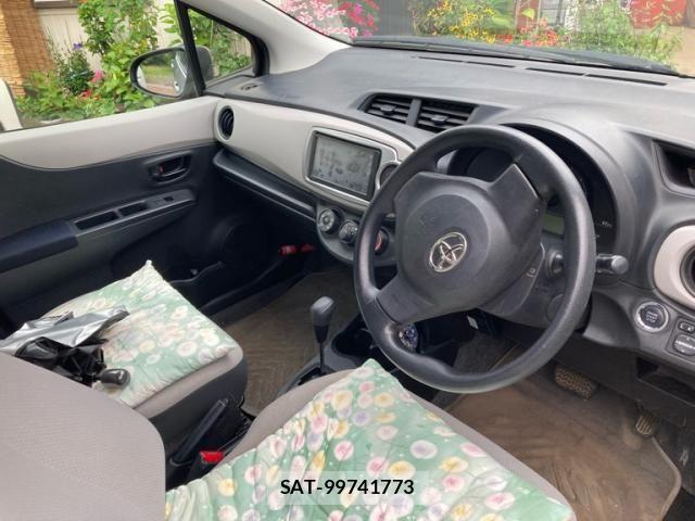 Toyota VITZ 2011-11 8686871-12