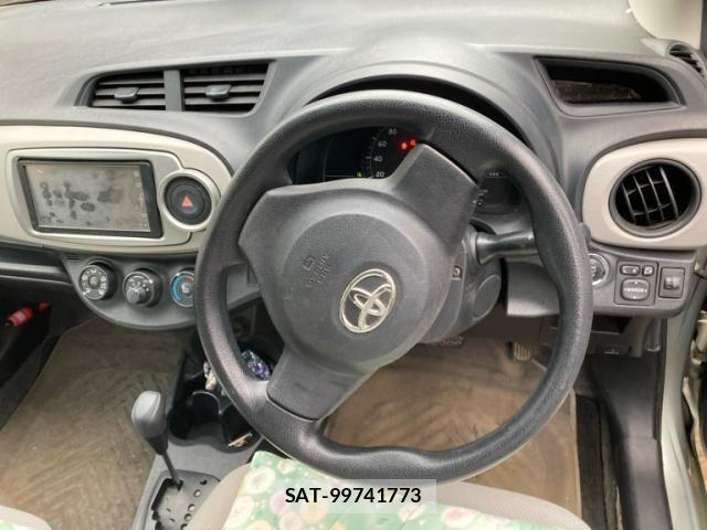 Toyota VITZ 2011-11 8686871-14