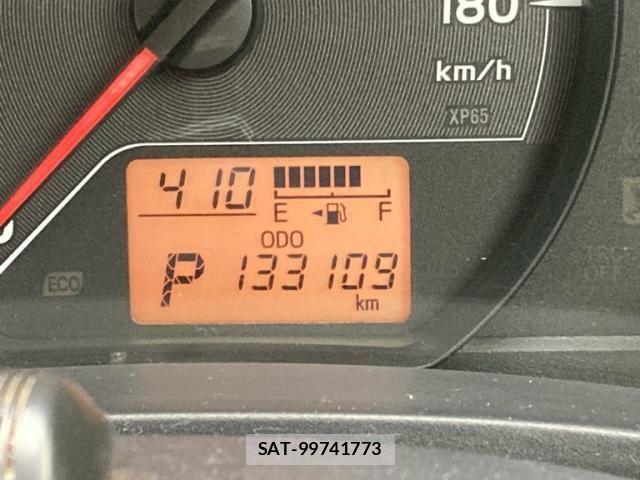 Toyota VITZ 2011-11 8686871-16