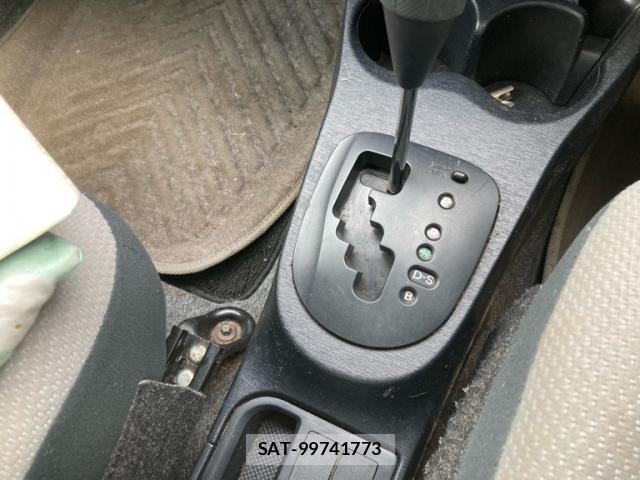 Toyota VITZ 2011-11 8686871-18