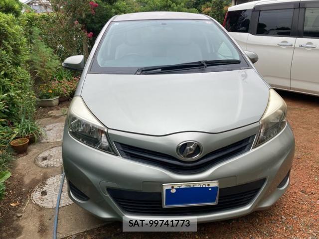 Toyota VITZ 2011-11 8686871-1