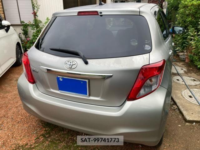 Toyota VITZ 2011-11 8686871-2