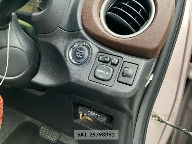 Toyota VITZ 2011-10 8686870-12