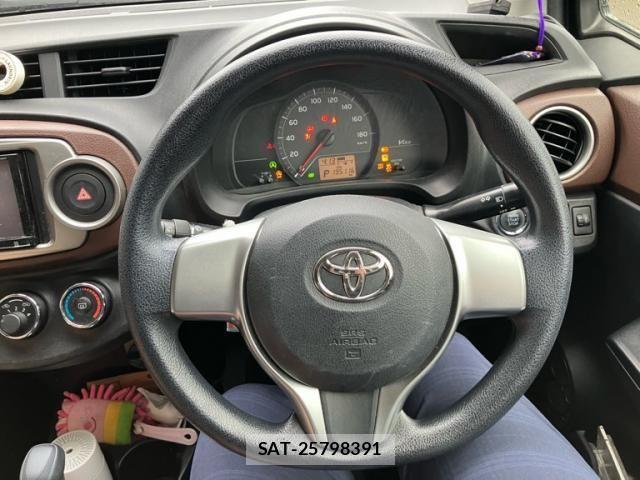 Toyota VITZ 2011-10 8686870-13