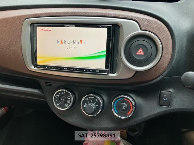 Toyota VITZ 2011-10 8686870-15