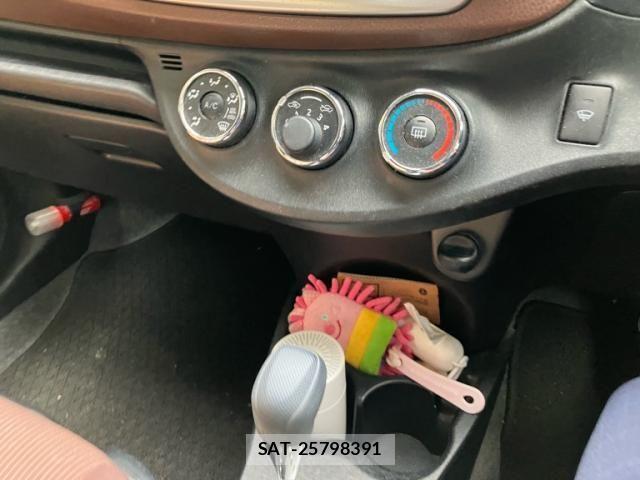 Toyota VITZ 2011-10 8686870-16