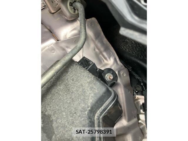 Toyota VITZ 2011-10 8686870-21