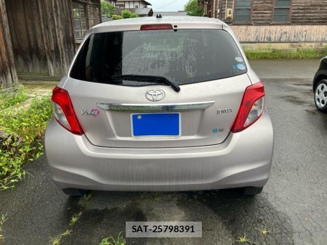 Toyota VITZ 2011-10 8686870-3