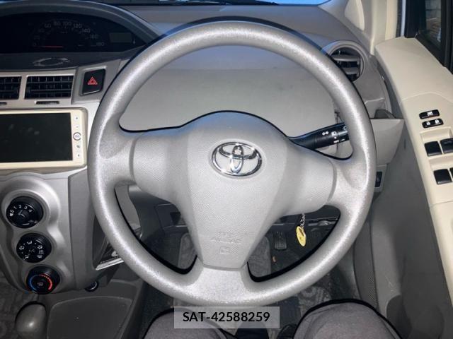 Toyota VITZ 2010-01 8686872-18