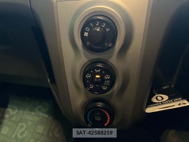 Toyota VITZ 2010-01 8686872-21