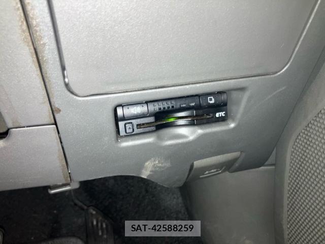 Toyota VITZ 2010-01 8686872-22