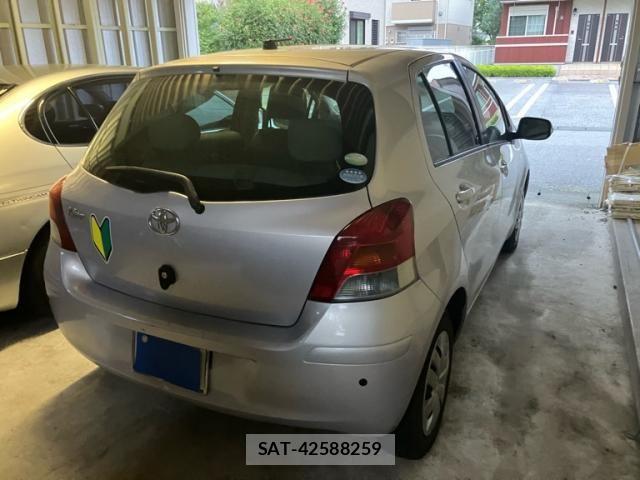 Toyota VITZ 2010-01 8686872-7
