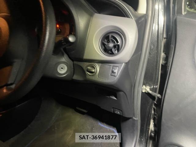 Toyota VITZ 2016-04 8686868-13