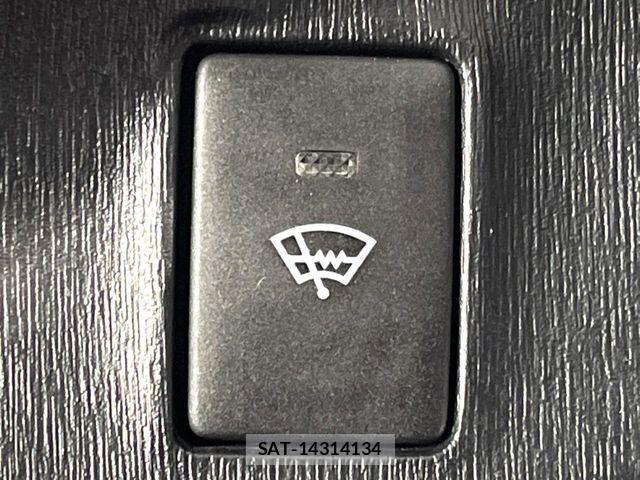 Toyota VITZ 2011-06 8686865-3