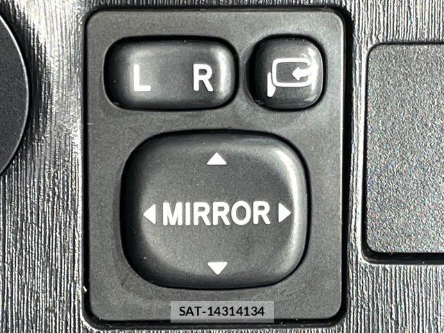 Toyota VITZ 2011-06 8686865-6