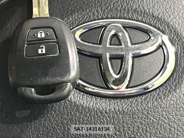 Toyota VITZ 2011-06 8686865-7