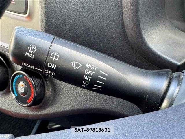 Toyota VITZ 2016-11 8686867-24