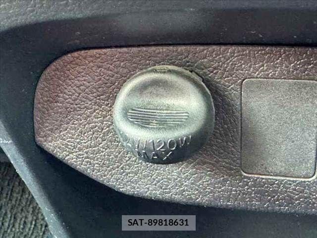 Toyota VITZ 2016-11 8686867-28