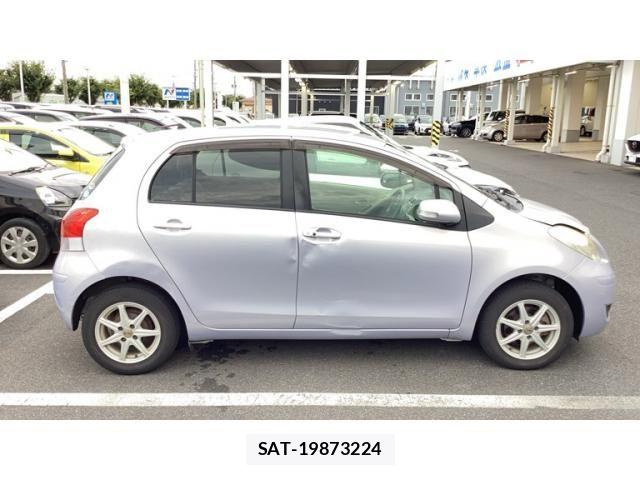 Toyota VITZ 2009-08 8746635-2