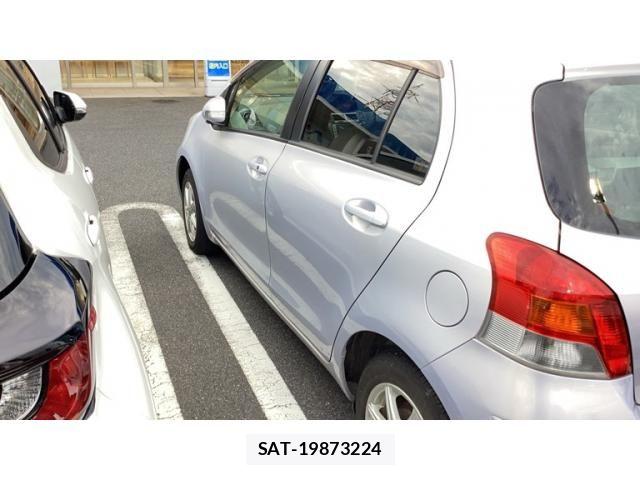 Toyota VITZ 2009-08 8746635-6