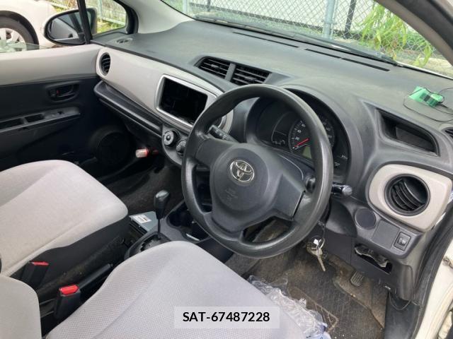 Toyota VITZ 2011-09 8746649-10