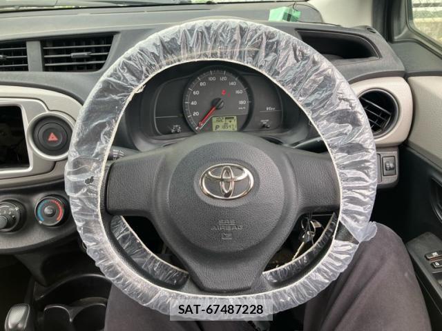 Toyota VITZ 2011-09 8746649-14