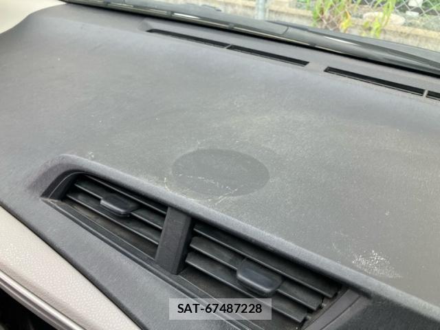 Toyota VITZ 2011-09 8746649-20