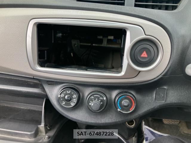 Toyota VITZ 2011-09 8746649-22